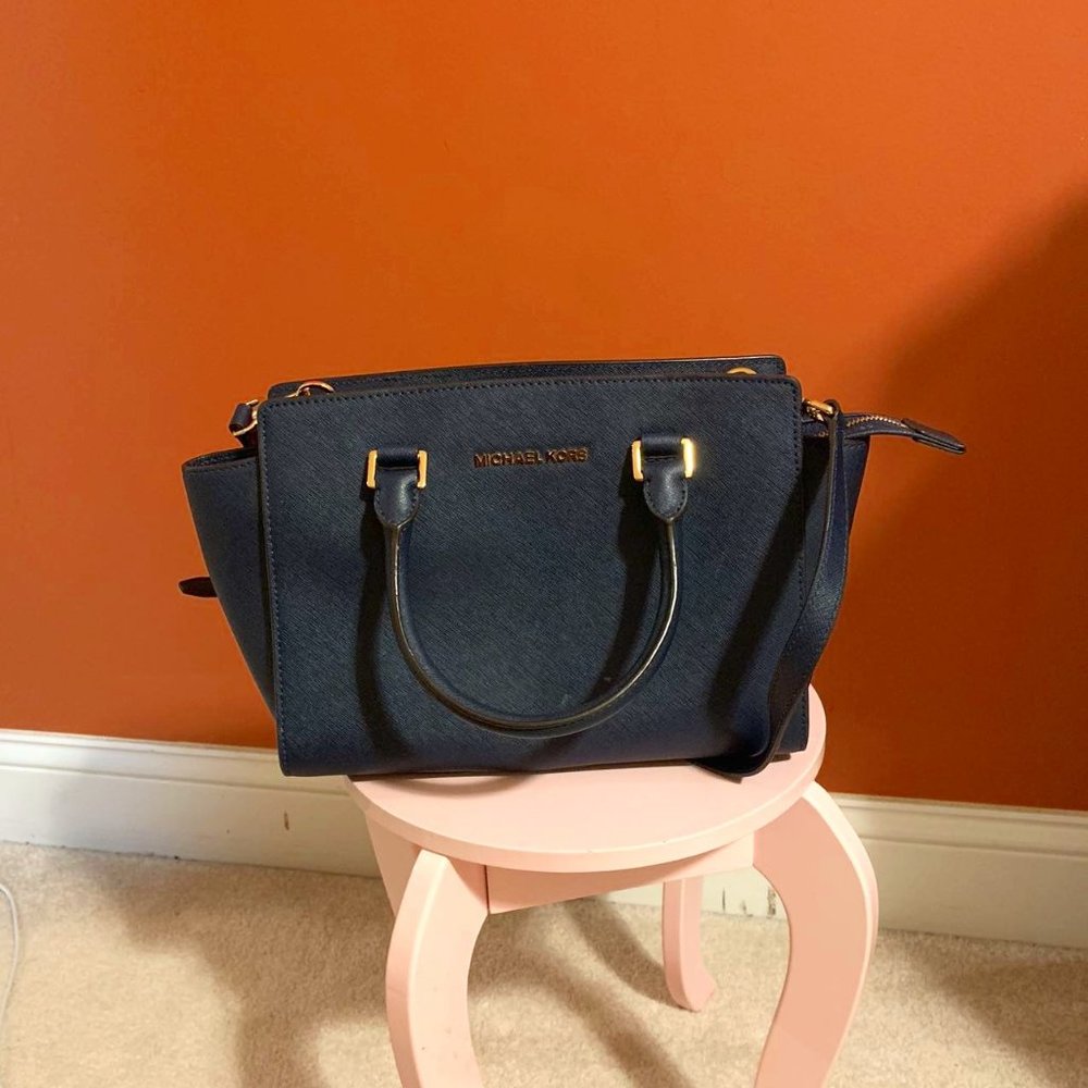 MICHAEL-KORS selma navy blue medium purse